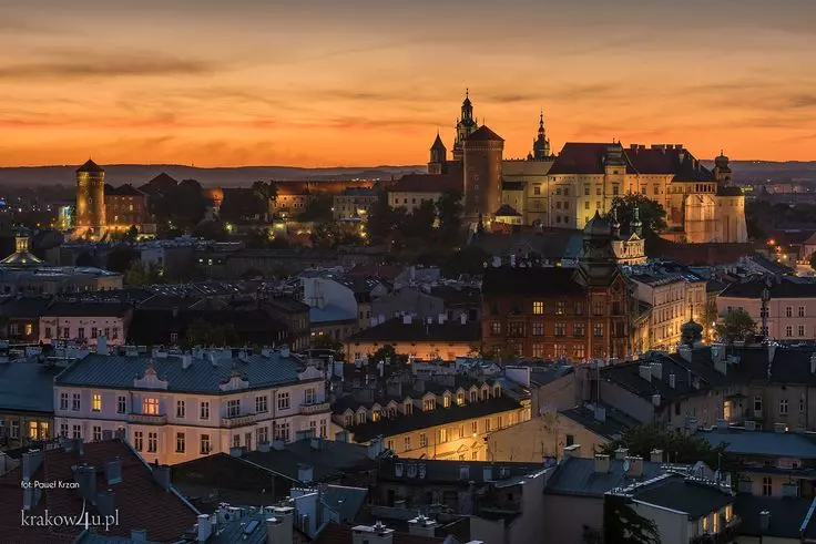 Kraków po zmroku – gdzie wybrać się na wieczorny spacer?